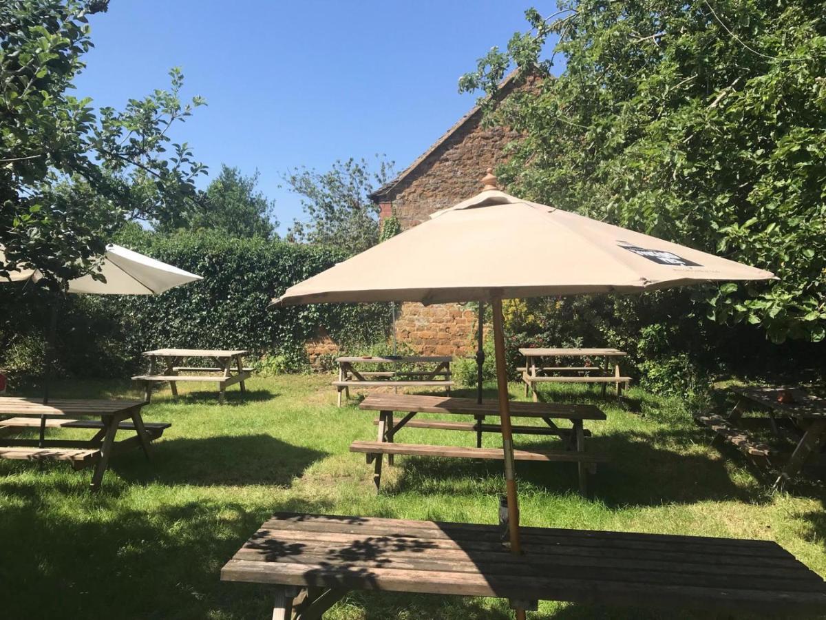 Oyo Unicorn Inn Deddington Exterior photo
