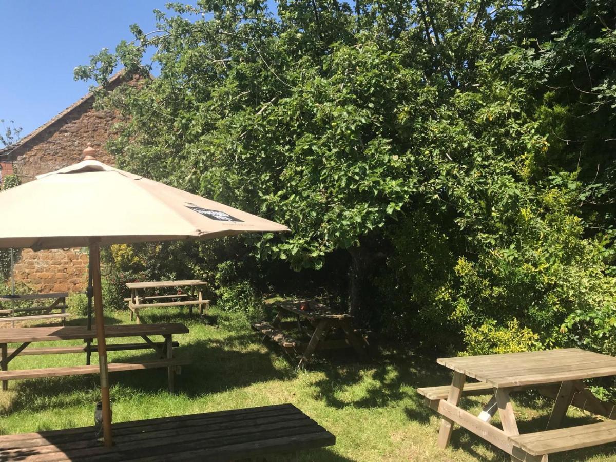 Oyo Unicorn Inn Deddington Exterior photo